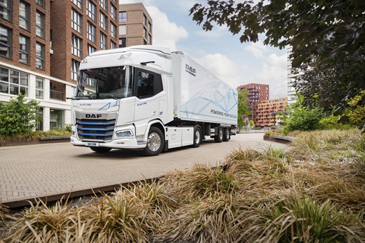 402-DAF-XD-Electric-Tractor